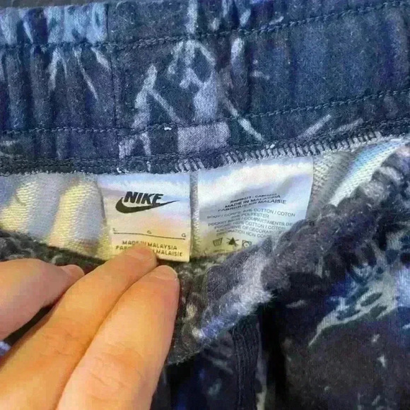 Boys Nike Blue White Tie Dye Cotton Shorts Large - Picture 3 of 4